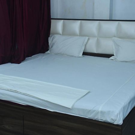 Hotel Awadh Palace Sahjanwa Buitenkant foto