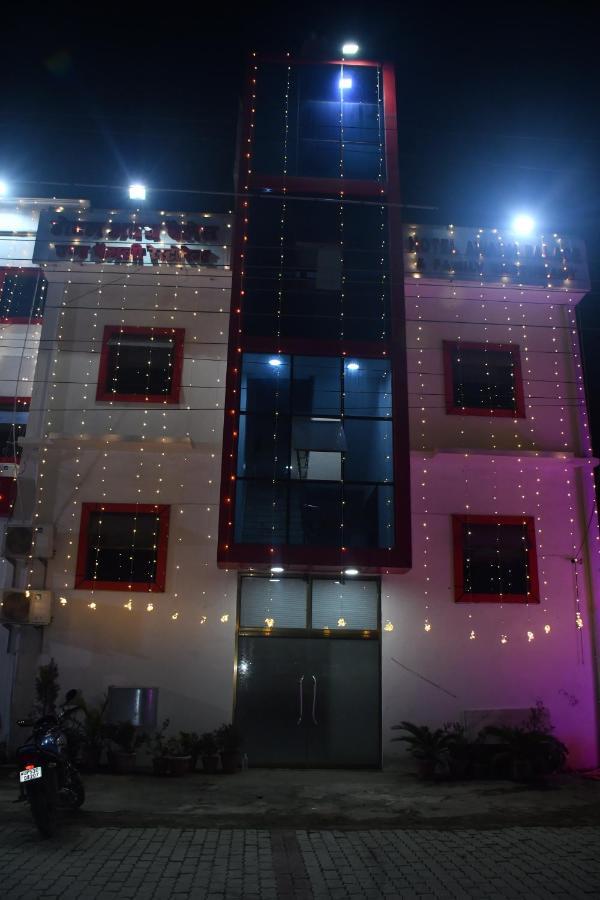 Hotel Awadh Palace Sahjanwa Buitenkant foto