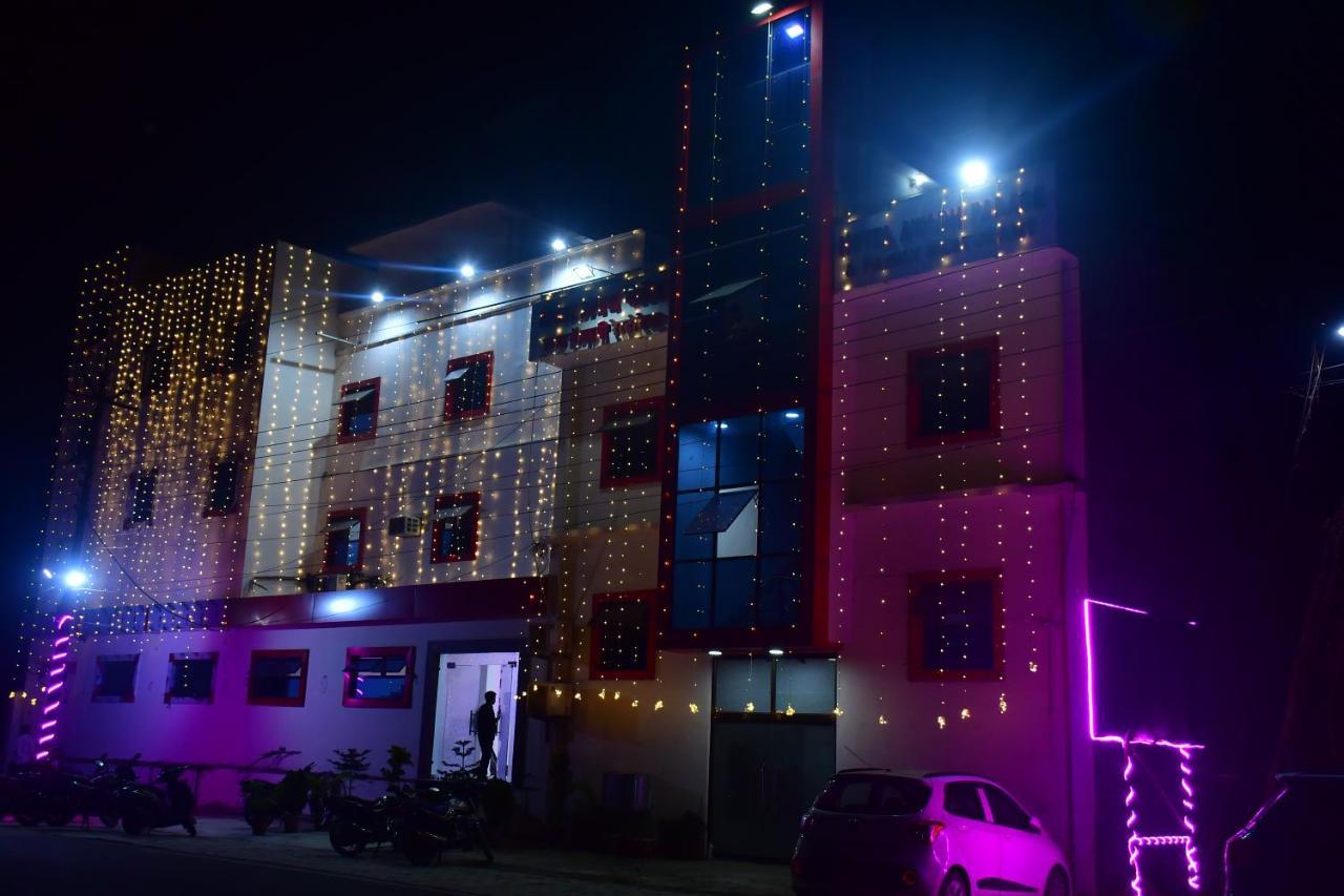 Hotel Awadh Palace Sahjanwa Buitenkant foto