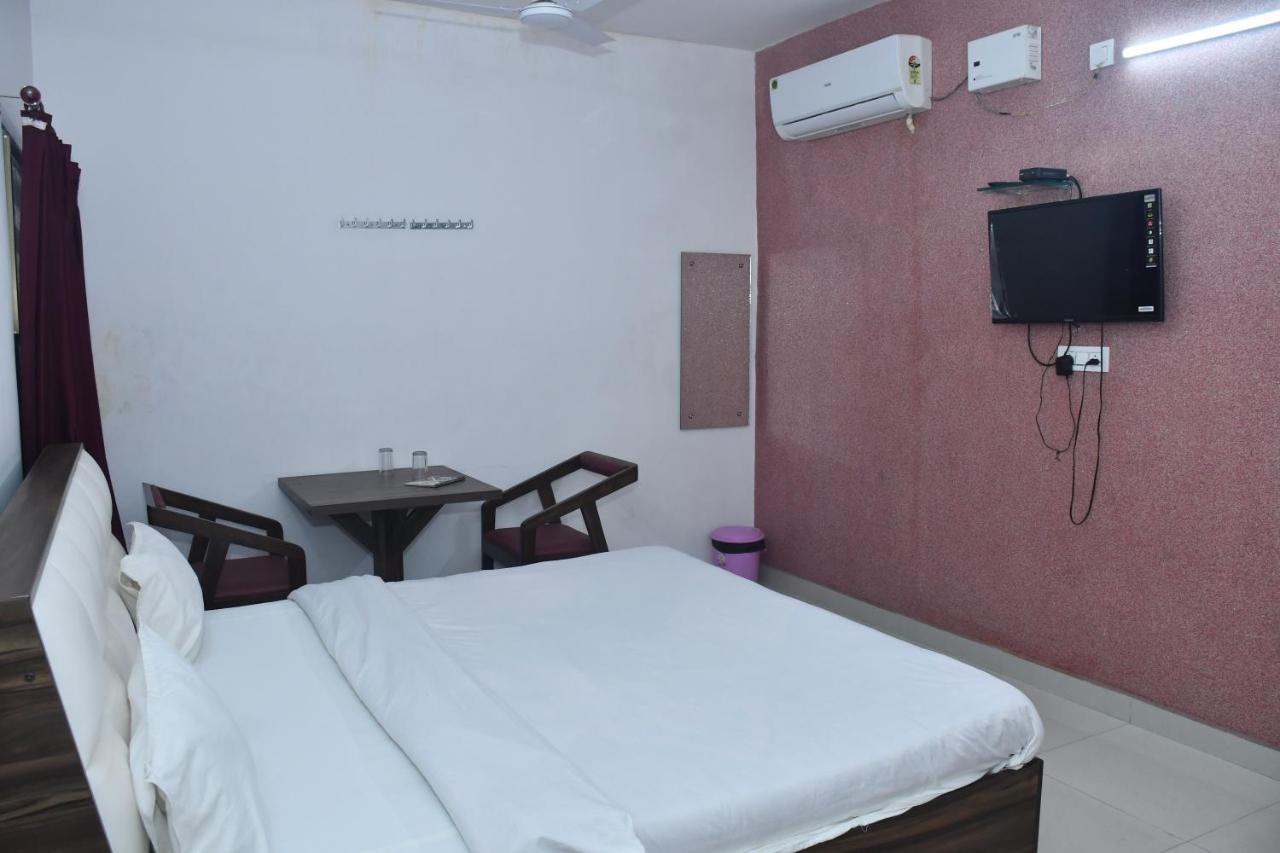 Hotel Awadh Palace Sahjanwa Buitenkant foto