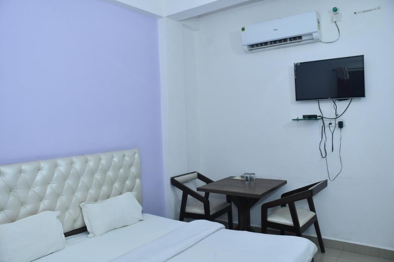 Hotel Awadh Palace Sahjanwa Buitenkant foto
